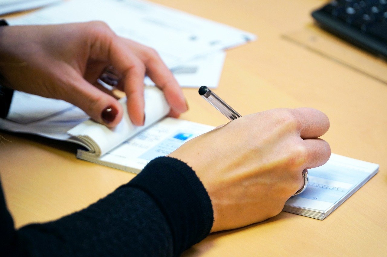 Combien de temps pour rendre une caution au locataire ? Immobilier Provence
